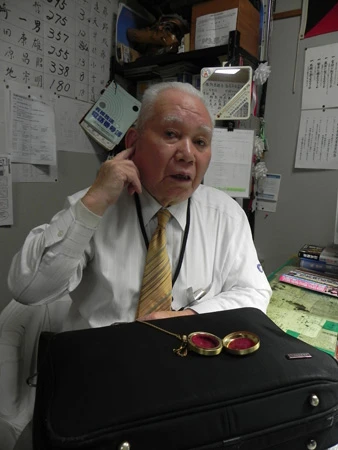  インタビュー中、何度も首をかしげ、聞こえないポーズを取る田中さん。わざとなのか本気なのかわからないあたり、さすがである