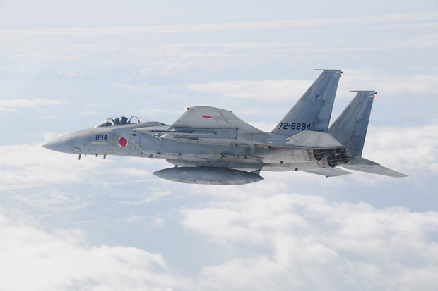 ドッグファイトに巻き込まれた空自の戦闘機F-15Jが所属する那覇基地では、情報を漏らした“犯人探し”で現場が混乱したという。 写真/航空自衛隊