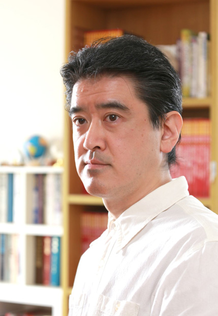 「日本会議」の存在とその影響力について語る山崎雅弘氏