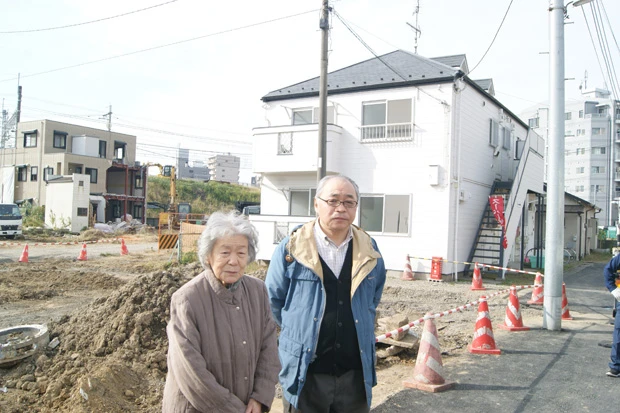  ２０１４年１１月。江戸川区北小岩１丁目でついに引っ越しの日を迎えた高橋喜子・新一さん親子