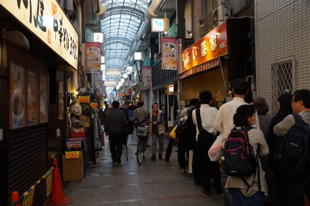 十条銀座商店街のサブストリート。ここを真横に幅20メートルの補助73号線が通る。多くの商店と人家が失われる