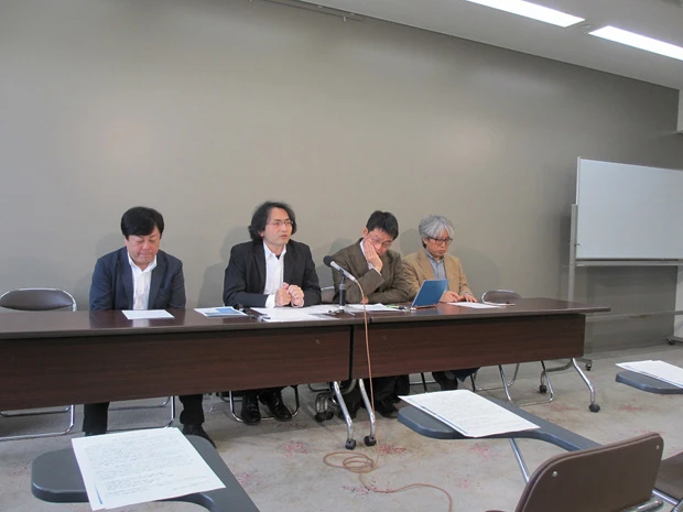  記者会見。左からふたり目が新潟代表の福本圭介氏