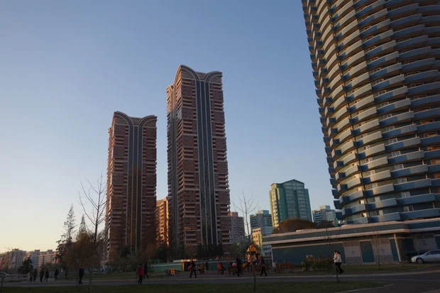 モダンなデザインの高層マンションが立ち並ぶ地区も。