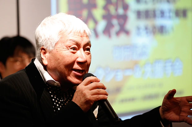 白ワインを堪能しつつ“マック節”が全開!