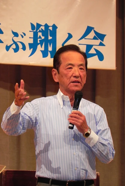 建設大臣、自民党総務局長などを歴任。１９９４年にゼネコン汚職事件に絡んで逮捕され、２００３年に実刑確定、失職するも刑期明けの０５年の選挙に無所属で出馬し勝利。その後も無敗。彼の茨城７区は“中村王国”と称されるほど、強固な地盤を誇る。