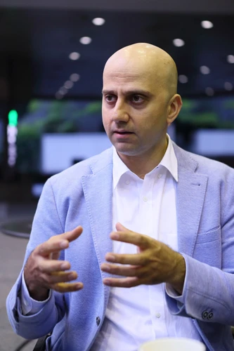 傷心のシリア人記者が訴える"ギャング国家"の悲惨な現実「国民は家畜なのです」