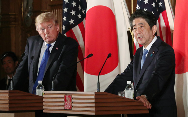 北朝鮮問題で成果を出さないわけにいかず、かといって経済面の譲歩が大きければ「安全保障と引き換えに国を売った」と批判されかねない。綱渡りの交渉だ。