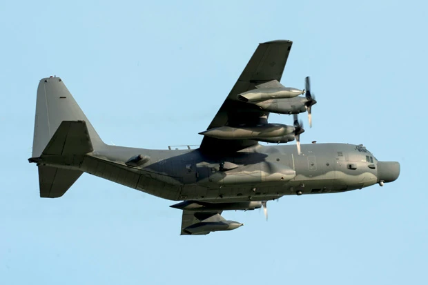 兵員と装備を載せて東京-平壌間の強襲作戦を展開する際に必要な、空中給油を担う特殊作戦機MC-130HコンバットタロンⅡも横田でスタンバイしているもよう