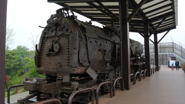 南北軍事境界線から南に７ｋｍの場所に位置する観光地・臨津閣。１９７２年に建設が進んだ。敷地内には自由の橋、朝鮮戦争で爆撃された蒸気機関車などがある。