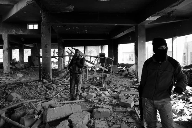 2017年2月、イラク軍がISを空爆し、破壊されたモスル大学の食堂2階部分(撮影/鈴木美優)