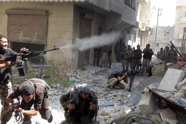 2014年5月、シリア・アレッポ。アサド政権軍と戦闘する反体制派、自由シリア軍(撮影/桜木武史)