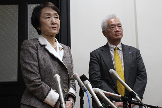 白紙から一転、ＩＲ誘致を発表した林 文子横浜市長（左）。昨年末から、市民説明会を開催中。「説明は尽くした」というアリバイづくりか！？