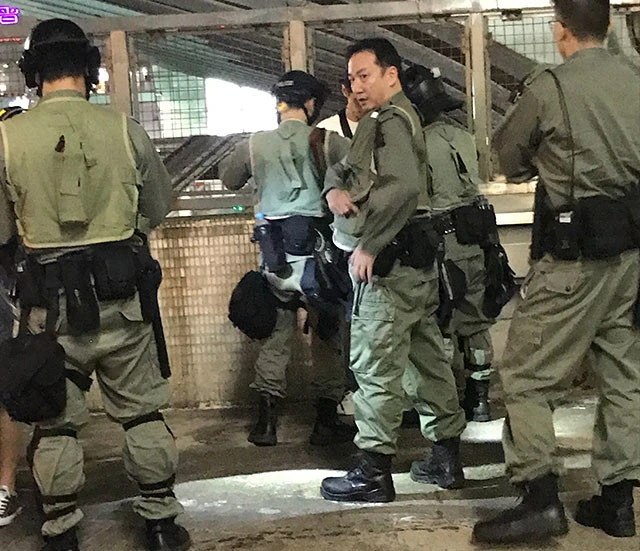 「国際独立選挙監視団」は伊勢﨑氏を含む１９人のメンバーで構成。各国の国会議員や政党、ＮＧＯのリーダーなどそうそうたる顔ぶれ