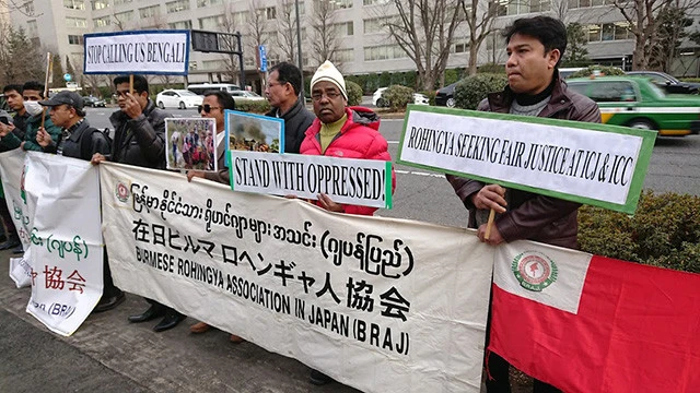 昨年1月、外務省前で行なわれた在日ロヒンギャの団体によるデモ活動。丸山大使の発言への抗議も行なわれた