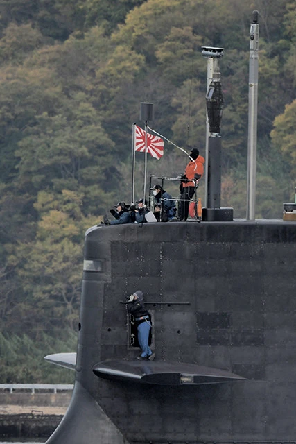 ここに写っているサブマリナー(潜水艦乗組員)たちが、今日も海中の最前線で戦い、日本を守っている