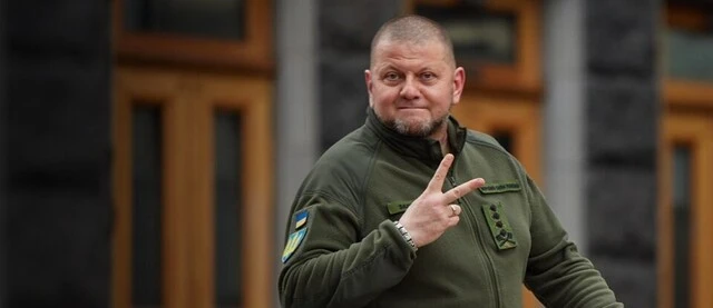 国民にも軍人にも愛されているザルジニー総司令官。10月に開設したばかりのTwitterアカウントはすでに20万人以上にフォローされている