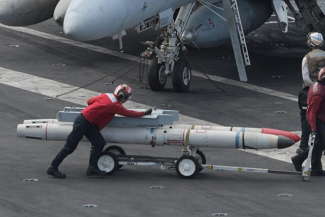 本来は西側の戦闘機からしか発射できないＨＡＲＭミサイルを、ウクライナは奇策を用いてミグ２９から撃てるようにした