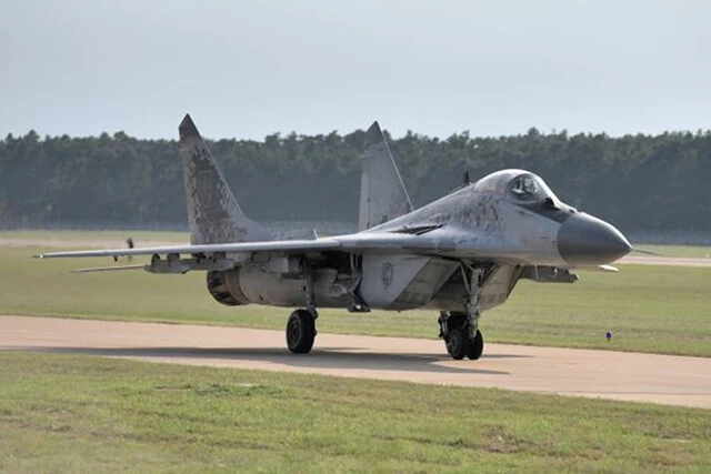 米国から技術者が来て改修すれば、単座型ミグ29でもHARMが撃てるようになるらしい