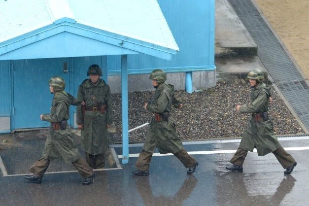 北の一般部隊の兵士たちは普段、農耕、土木工事の活動もしている。建設労働は得意だ