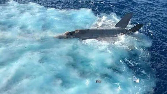 ツイッターなどに出回った事故時の映像。空母艦隊関係者が撮影したと思われ、米海軍も「本物だ」と認めている