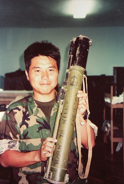 右、クロアチア外人傭兵部隊時代の高部正樹氏