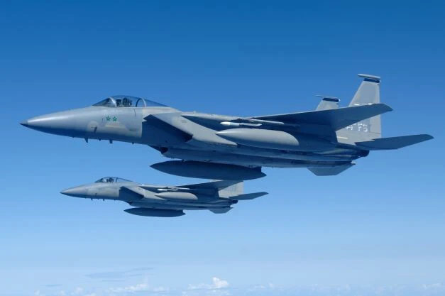 米空軍F15がイランの発射した無人機を撃墜した