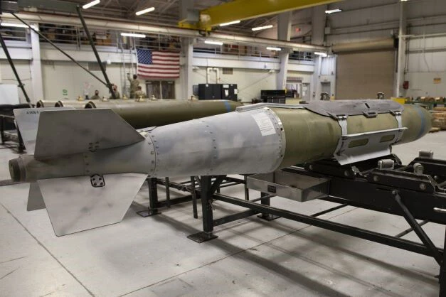 「クリミア大橋攻撃はピンポイントでやらないとダメなので、対地攻撃用のJDAMを付加します。精密なピンポイントの空爆になると思います。クリミア大橋を破壊するには、F15E爆撃部隊だけで36機、援護する戦闘機などを加えると総勢100機の大編隊になるでしょう」(杉山空将補)