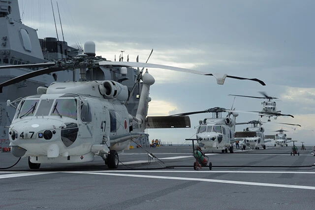 「いずも」では同時に５機の哨戒ヘリが発着艦できる