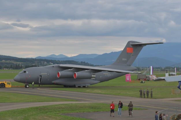 欧州に初めて到着した中国空軍Ｙ２０輸送機