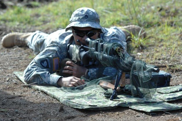 原発が孤立すれば、続いて敷地内の警備詰め所などを、無人突撃攻撃機と狙撃手を併用して攻撃開始