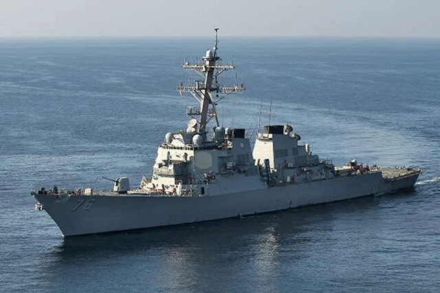 同じく米空母を守るイージス駆逐艦・ヒギンズ。通常ならば２～３倍の数のイージス艦で空母艦隊を守るはずなのだが……（提供／米海軍）