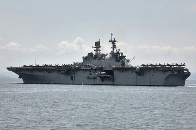 同任務の米海軍強襲揚陸艦・トリポリは、Ｆ３５Ｂを２０機搭載してライトニング空母として参加