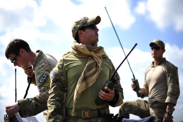 「そして、そこには爆撃誘導する米空軍特殊部隊CCT(U.S Air Force Combat Control Team戦闘管制部隊)が必要です。トラックを使えばあれだけの爆発を一瞬に遂行できますが、空爆ではあれだけ集中的に一瞬で攻撃するのは無理です。クリミア大橋を空軍機の空爆で破壊するのは難しいのです」(杉山元空将補)