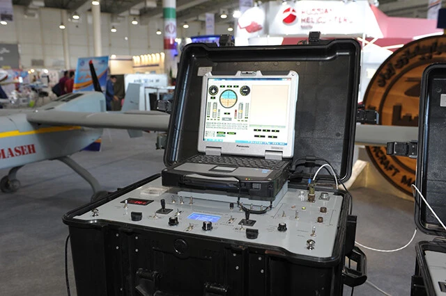 展示されたイラン製ドローンは全てコントローラーに日本製パソコンが使用されていた。コントローラー本体はイラン製との説明があった。