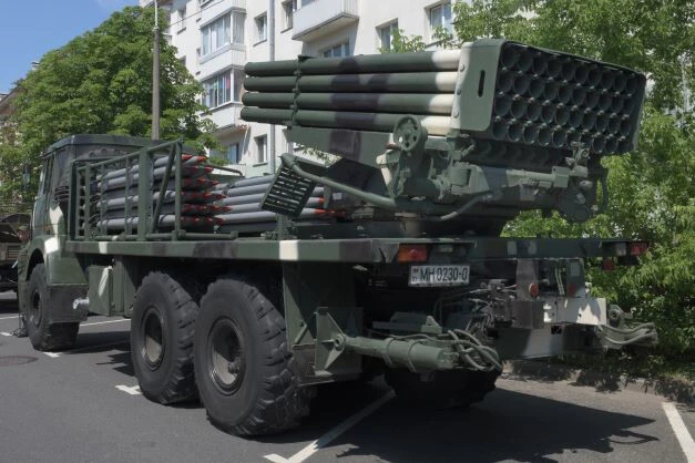 砲弾だけではない。ロシア軍お得意のBN21からのロケット砲弾も大量に消費し不足しているらしい 写真:柿谷哲也