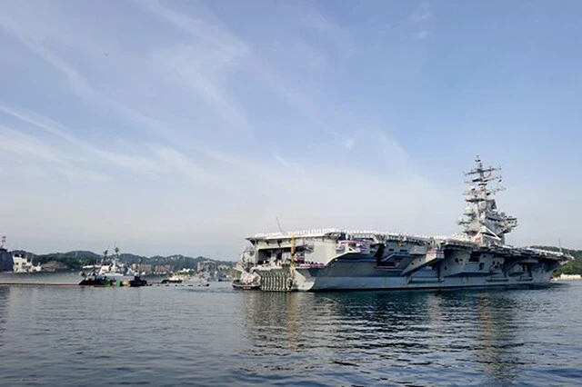 米海軍横須賀基地に入港する原子力空母「ロナルド・レーガン」。ウクライナ戦争で戦車に続いて、空母機動部隊はオワコンになるのか...(写真:柿谷哲也)