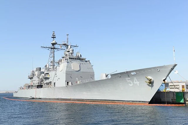 米空母を敵機や敵の放った対艦ミサイルから守るイージス巡洋艦・アンティータム