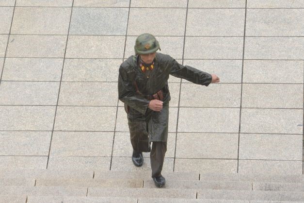 板門店の北兵は忠誠度の高いエリート兵士が選抜されて警備に就いている