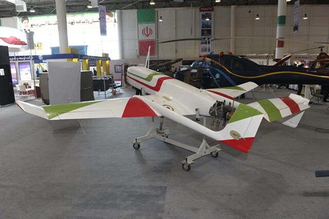 無人偵察機　ＭＯＨＤＪＥＲ ５。イランで最も長い間、進化しながら使われている無人偵察機。最大速度推定２００キロ、滞空時間３時間、航続距離１５０キロ
