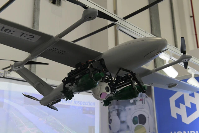 中国メーカー製の迫撃砲弾投下ドローン。敵の砲兵陣地を爆撃するなど、地上部隊への航空支援を担うことが想定される