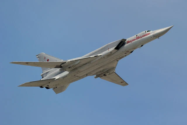 8月19日、ロシア国内の飛行場をウクライナ軍の段ボール製無人機が攻撃。駐機中だった2機のTu22M3戦略爆撃機が破壊された（写真：柿谷哲也）