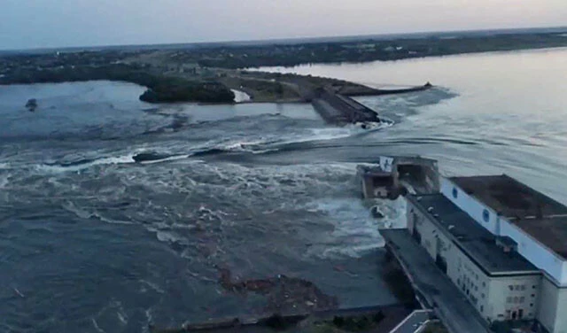 カホフカダムの決壊でドニプロ川下流域は水浸しに。こうなってしまうと戦車などの展開は難しく、ウ軍は一部作戦の練り直しを余儀なくされたとの見方もある