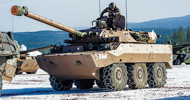AMX-10RC。105㎜滑腔砲を搭載し、最大時速85キロで走行できる装輪戦車。「機動力の高い車両ですが、雪解けによる泥濘の多い戦場では走破力面で装輪は不利になります」（照井氏）