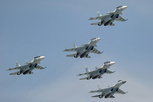 そんな空軍の無い弱体化した共和国に、プーチン・ロシア大統領は容赦無しに襲い掛かる（写真はロシア空軍のSu30SM。写真：柿谷哲也）