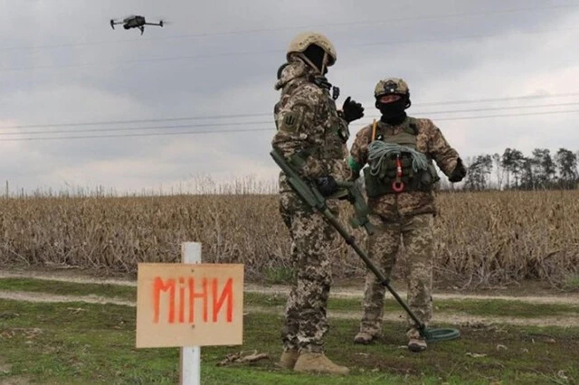 ウクライナ軍はそこに障害物として地雷原を設置（写真：ウクライナ国防省）
