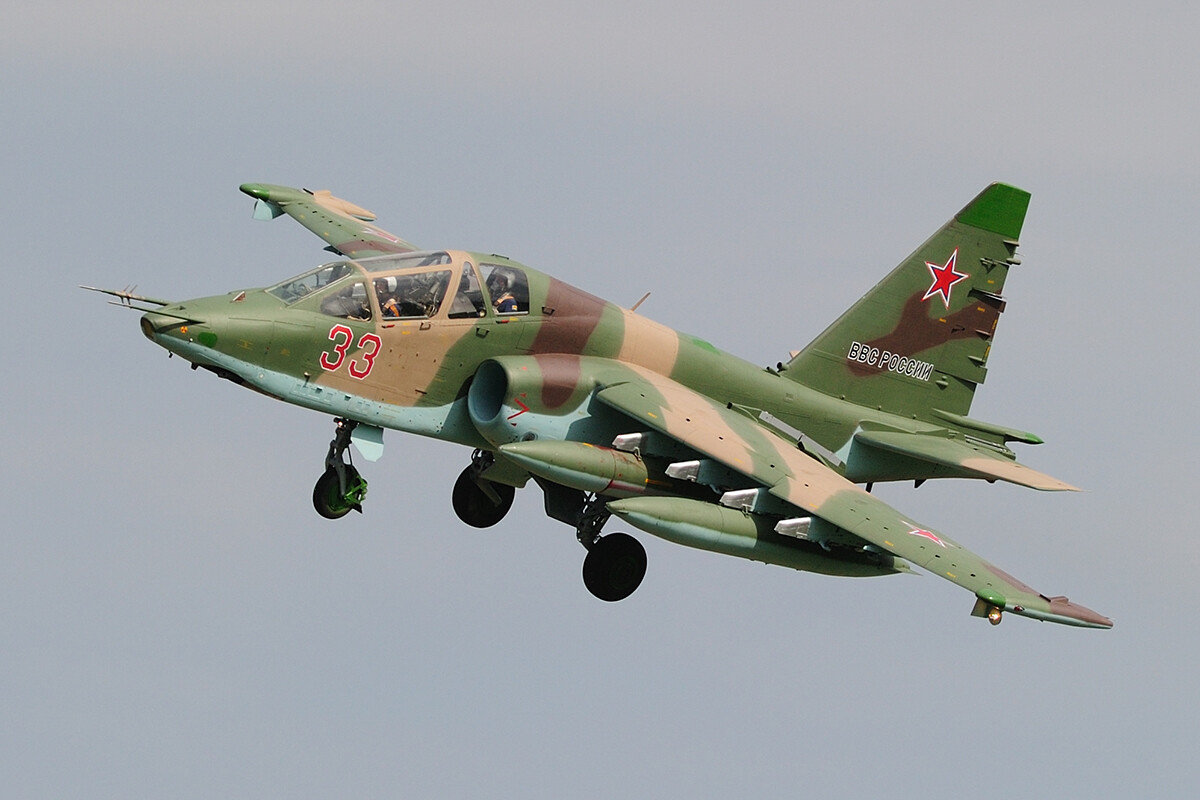 現在、露空軍の300機がウクライナ南部上空の航空優勢を獲つている。対地攻撃機Su25が、跋扈し、次々とウクライナ陸軍を掃討している（写真：柿谷哲也）