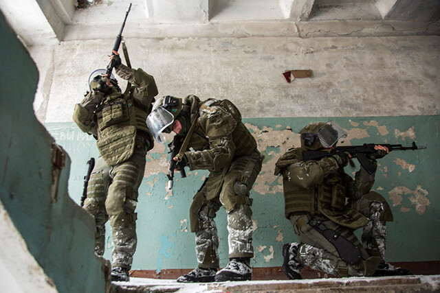ワグネル兵は市街地に到達し、隠れやすい建物に入り込む（写真：ロシア国防省）
