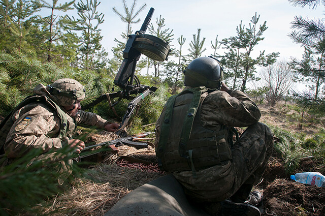 陣地を守るウクライナ兵。指揮官はどんな言葉をかけるのか...（写真：米国防省）