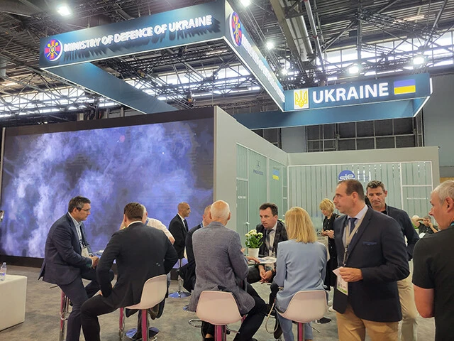軍事産業展示会ユーロサトリ2022で、UOP(UkrObo ronProm=ウクライナ国防産業)が大きなブースを出展し、次々と商談を纏めていたらしい(写真:飯柴氏提供)