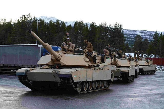 世界最強戦車の米軍M1エイブラハムス戦車は、この秋からウクライナ最前線に投入される